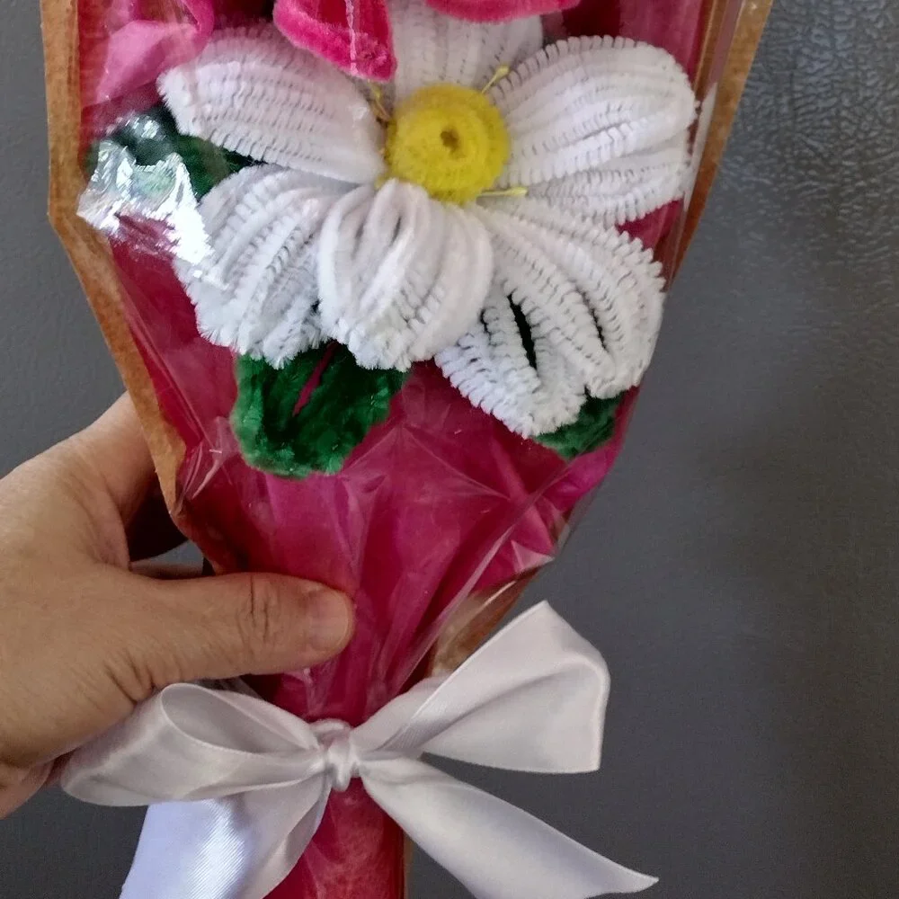 Flower bouquet Pipe cleaner flower bouquet.